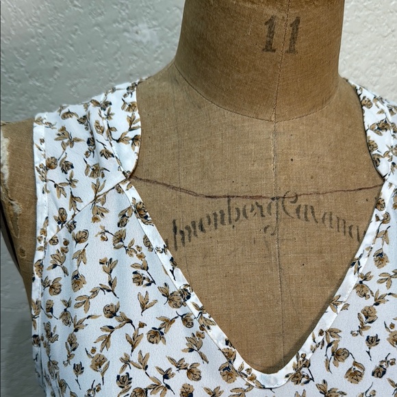 Lush Women's Large Floral Sleeveless V-Neck Top White and Brown‎ NWT - Picture 4 of 11